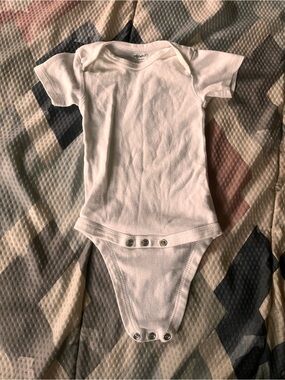 miniwear White Short-Sleeve Baby One-Piece Bodysuit